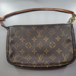 LOUIS VUITTON Pochette Accessories